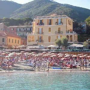 ** Hotel La Italie